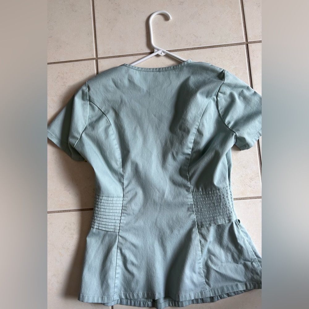 Jaanuu scrub top size xs